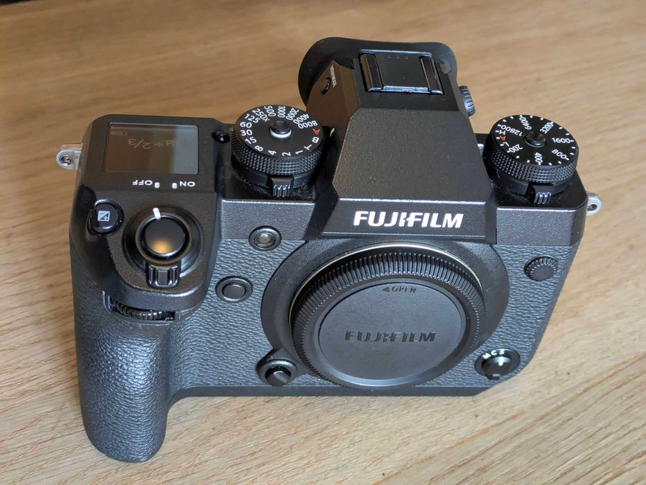 Corpo Fujifilm X-H1 - c/ IBIS e 3 Baterias - Excelente estado