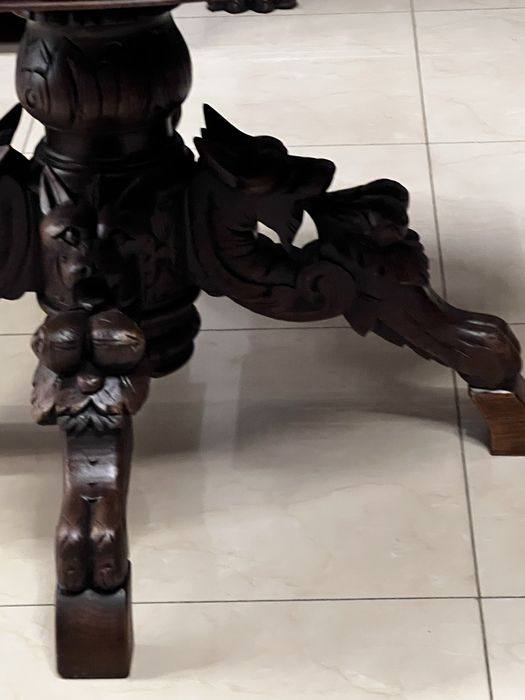 Антикварний овальнийдубовий обідній стіл на 4-х ніжз грифонами.Франція