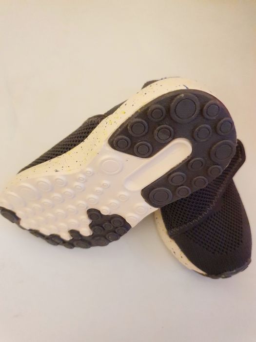 Tenis Zippy modelo slip-on