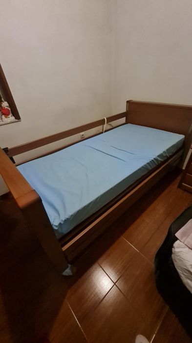Cama articulada elétrica e elevatória