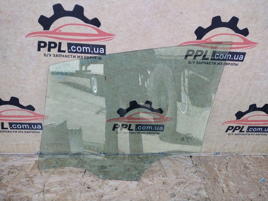 Jeep Renegade 2014- стекло двери переднее правое 2016 год