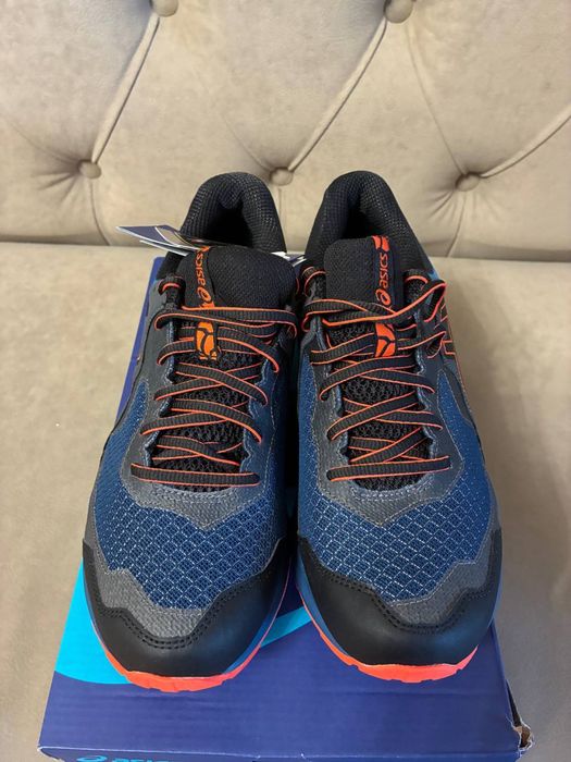 Asics  на gore-tex