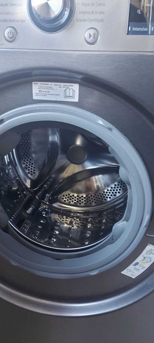 Máquina de lavar roupa LG Direct Drive 9kg