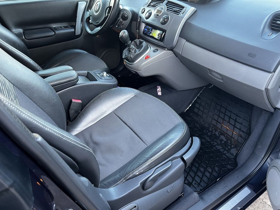 Продам сценіка меган