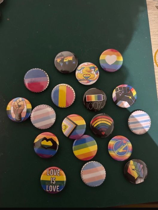 Pins/crachás personalizados