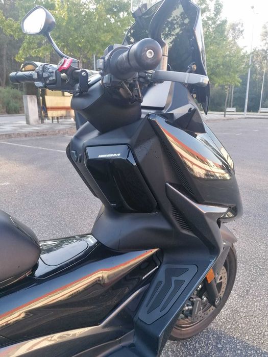 Scooter Zontes 125 M (2023) – Full Extras – Top Case Shad, Quad Lock, Pneus Novos