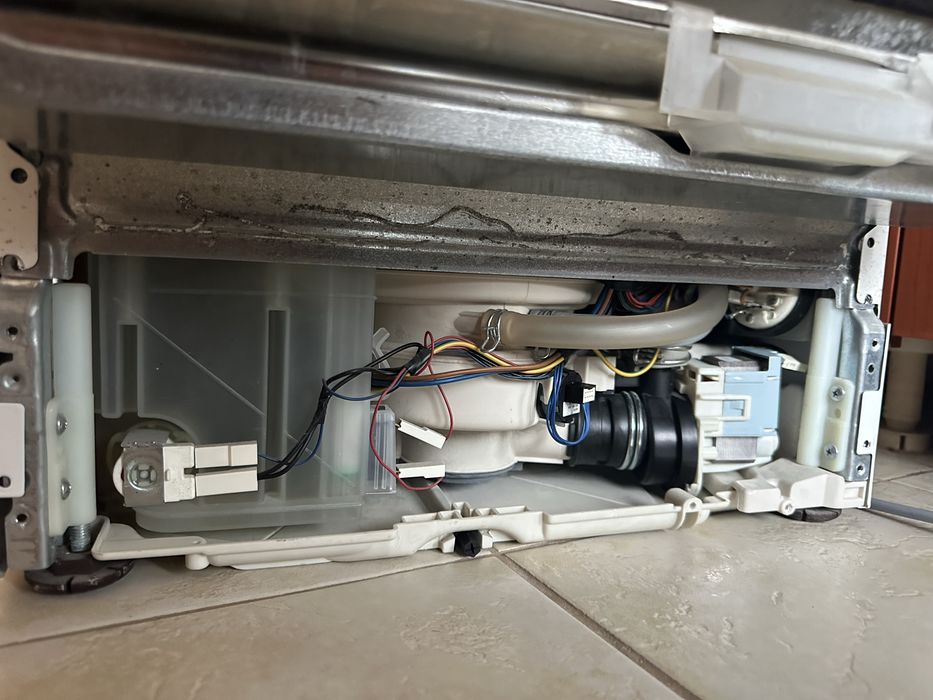 Посудомийна машина Zanussi ZDT5195