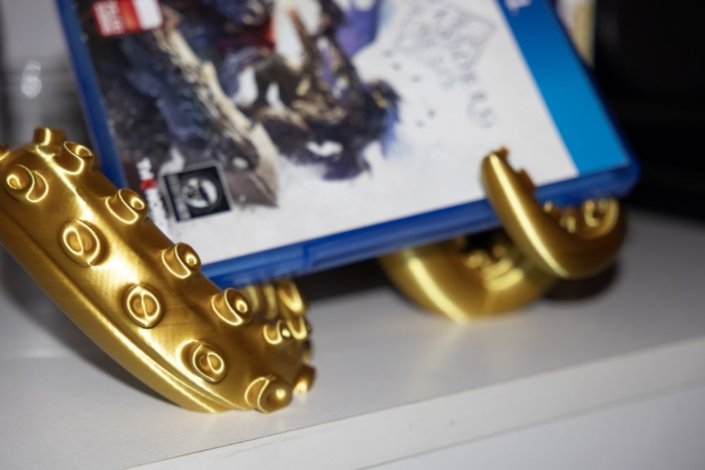 Stojak na pad i pudełko używanej gry  unikatowy od PlayStation do Xbox