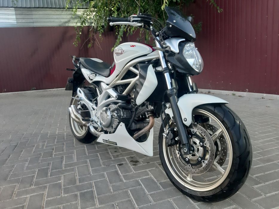Suzuki Gladius SV650
