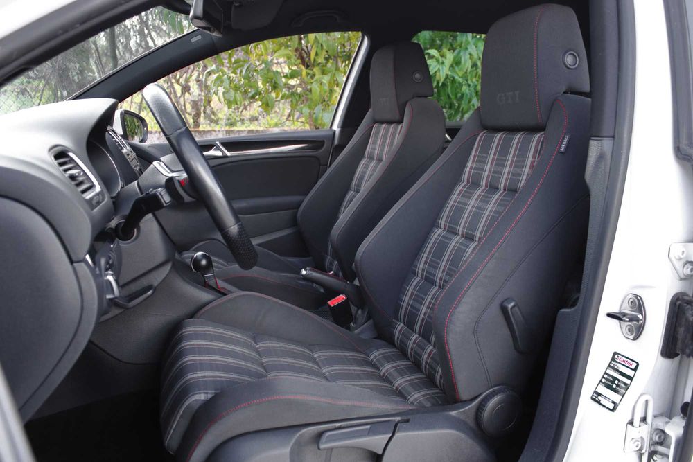 VW Golf 6 GTI DSG 2.0 TSI 211CV (229€/Mês)