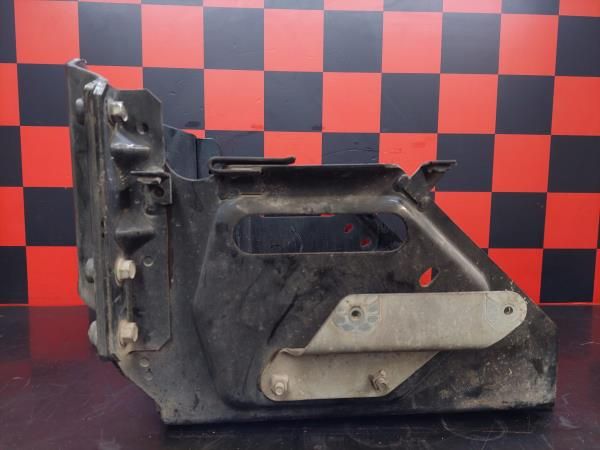 Base / caixa da bateria MITSUBISHI TRUCKS Canter