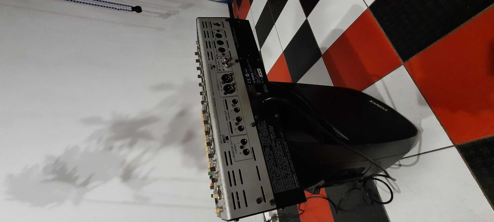 24-канальны цифровой микшер Yamaha 01 V