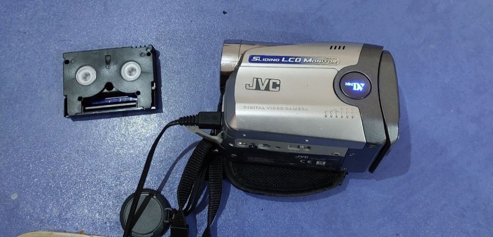 Видеокамера JVC GR-DA20E