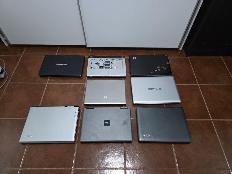 Lote de portátil e vários artigos de informática