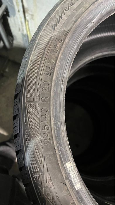 Пара зимової гуми 245/40/20