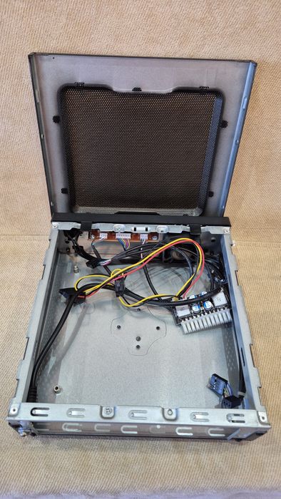 Корпус Mini-ITX Gamemax M100-M, блок живлення 12v 5A, 60w