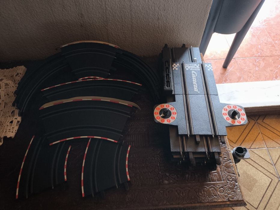 Vendo várias peças de pista de corrida