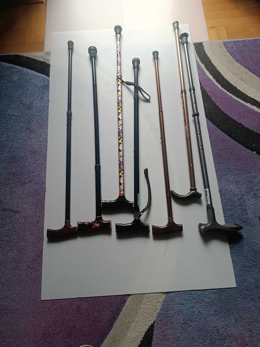 Laska inwalidzka z regulowaną wysokością