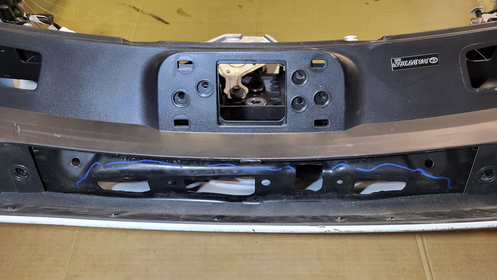 Klapa bagażnika szyba spojler Lexus ux