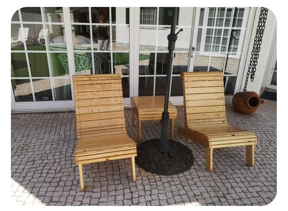 Conjunto de jardim 2 cadeiras e 1 mesa de apoio