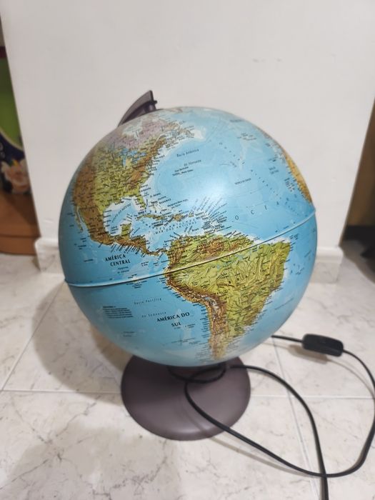 Globo mundo com luz