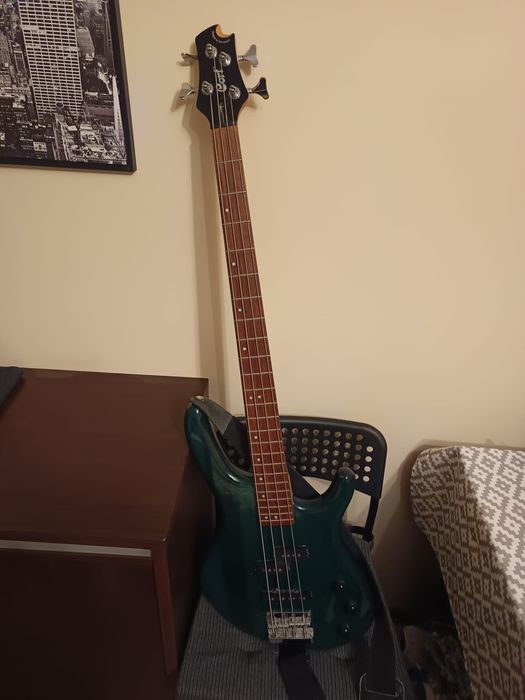 Gitara basowa Cort action bass