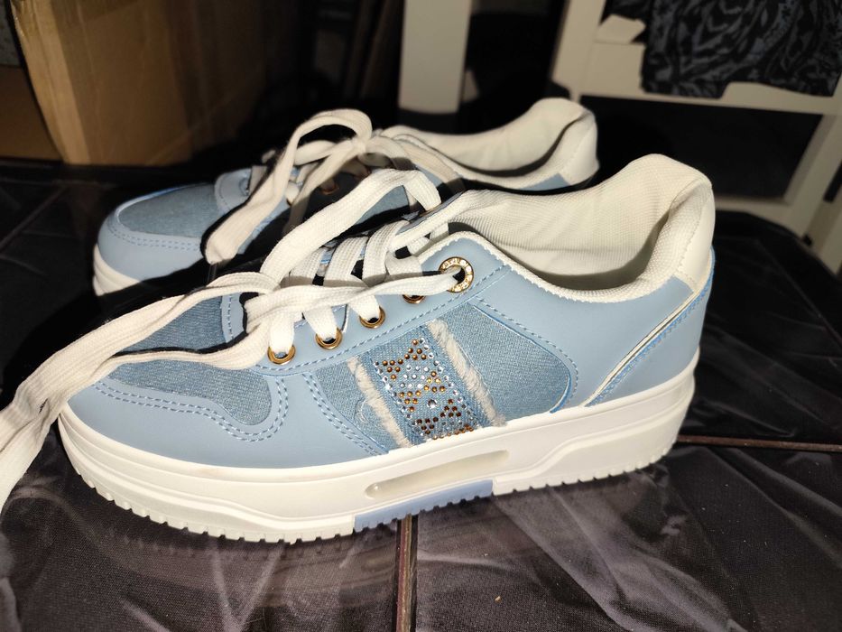 Sprzedam sneakersy Laviolla