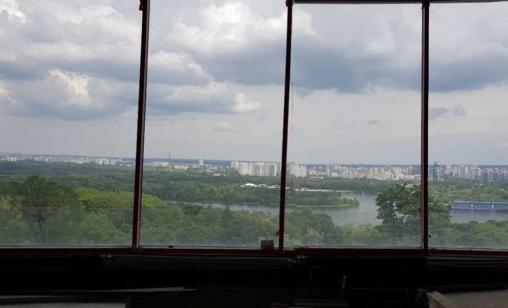 Продам (398м2)вид на Дніпро,квартира з терасою  на Мазепи 11б