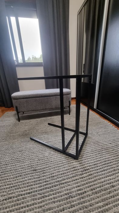 Mesa de apoio VITTSJO IKEA 
Usada.
Disponível para ma