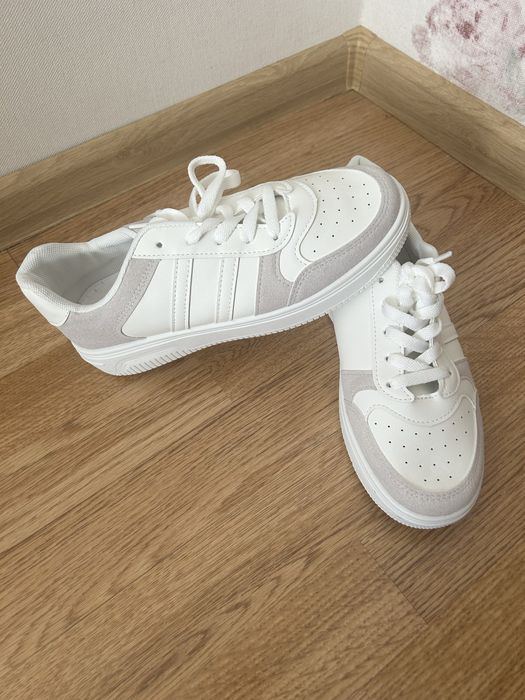 Кросівки жіночі (38розмір)