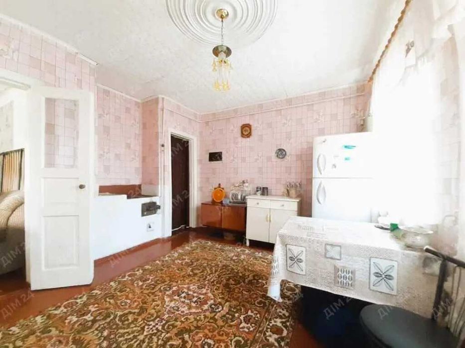 Доглянутий будинок з комунікаціями.