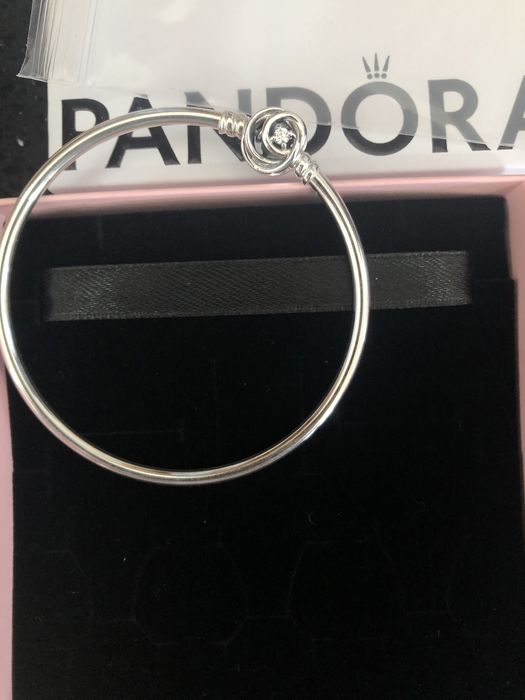 Bangle Pandora Moments com fecho espiral