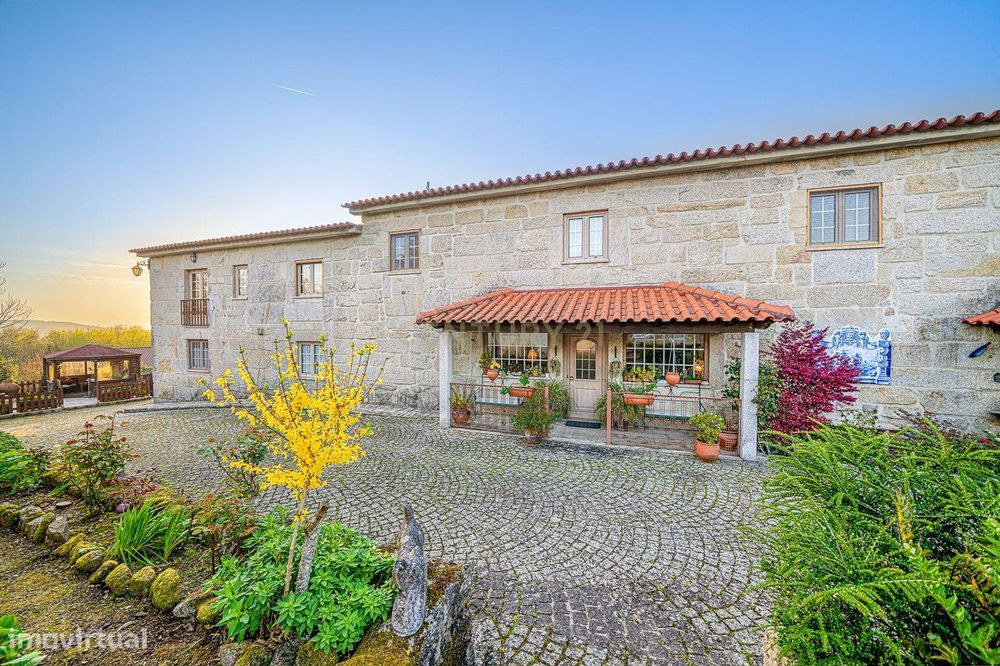 Quinta de T10 em Caveirós de Cima / Cambra
