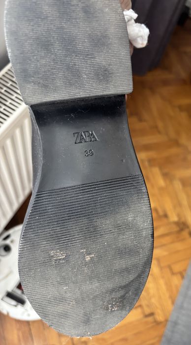 Шкіряні чоботи Zara