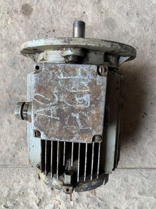 Двигуни, электродвигателя, 22 кВт,18 кВт? 5.5 кВт? 3кВт