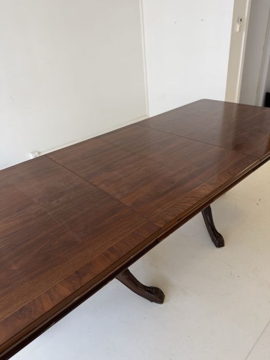 Mesa de jantar em madeira maciça