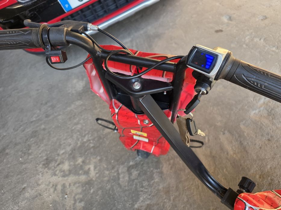 Triciclo Drift trike a bateria de litio spiderman