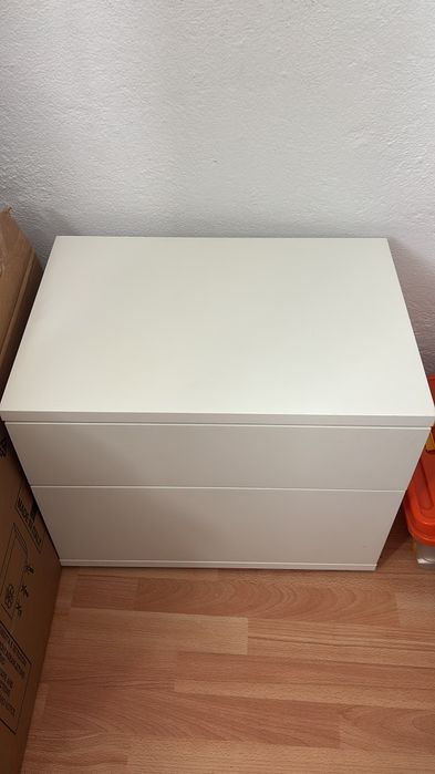 Mesa de cabeceira branca