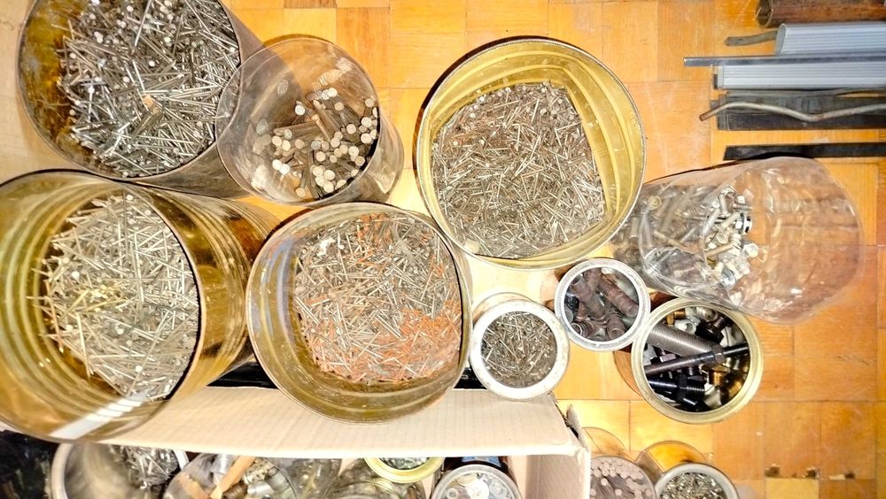 разное для строительства шайбы  болты  гайки гвозди 82 кг