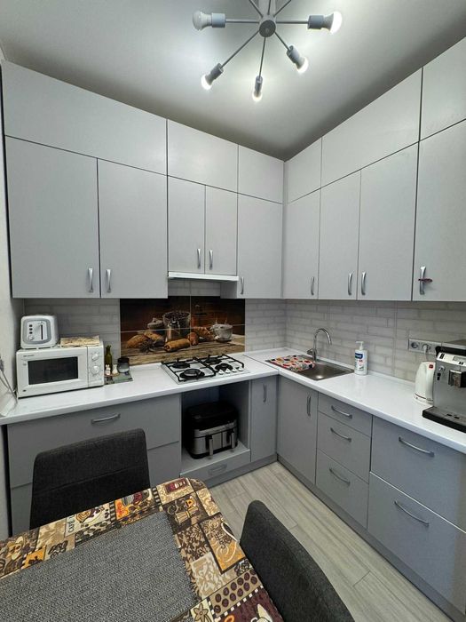 Котедж у чудовому районі* Виставка* БЕЗ КОМІСІЙ