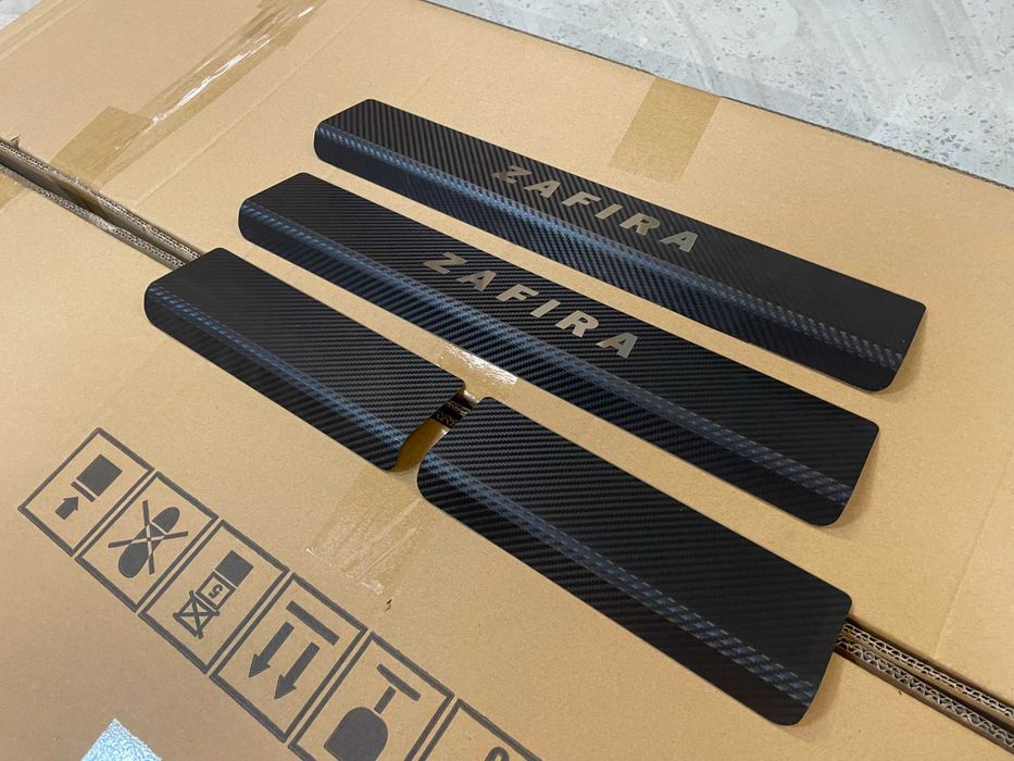 Накладки на пороги Opel Zafira C с 2011 Нержавейка в карбоне