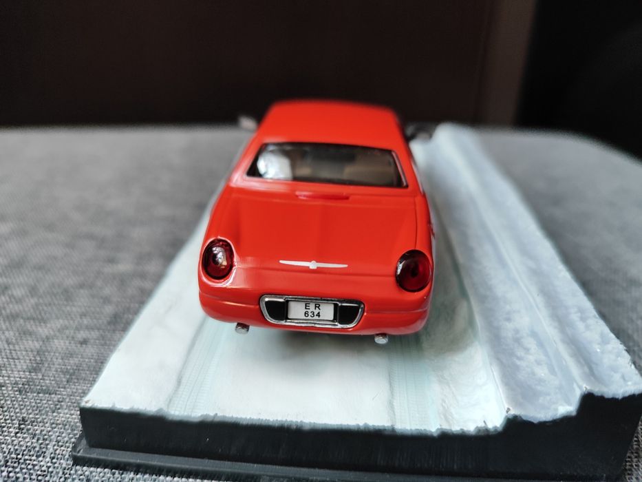 Model samochodu Bonda 007  Ford Thunderbird