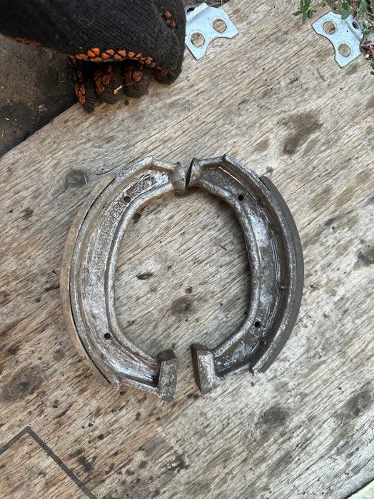 Тормозные колодки МТ-10  "Днепр" .