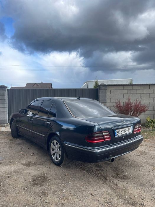 Продам мерсіка 210