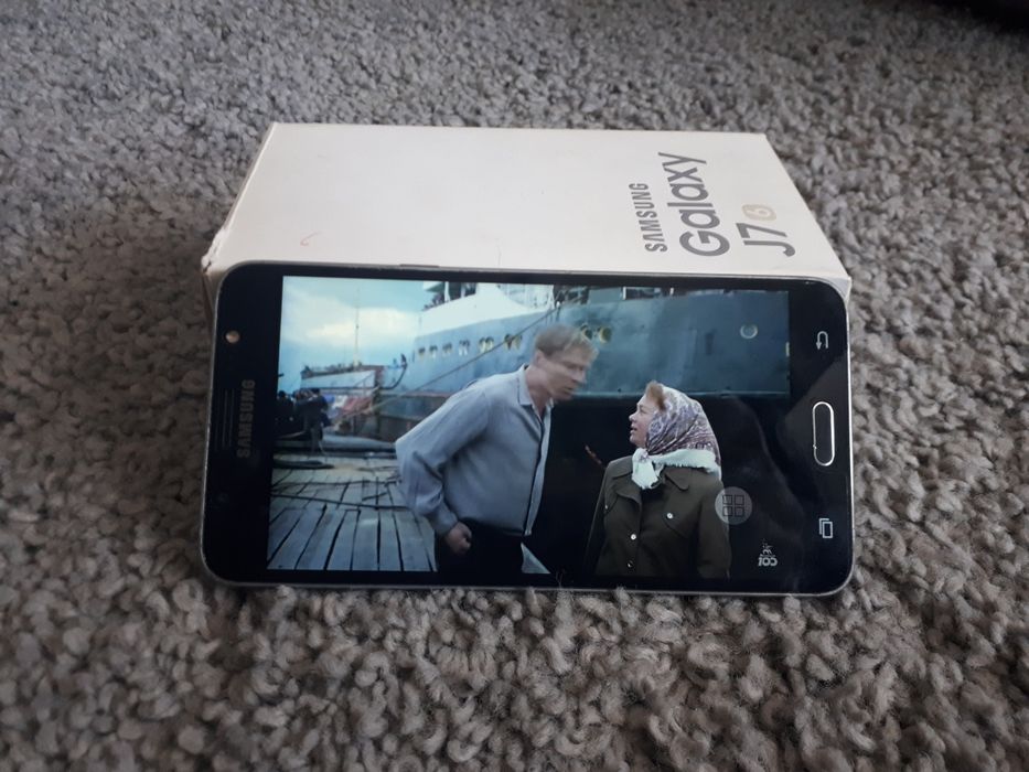 Смартфон Samsung J7  2/16 Gb
