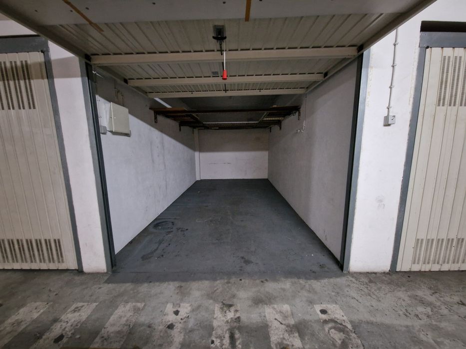 Garagem/ Box com quadro elétrico privado Alto Do Seixalinho, Santo ...