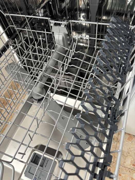 Máquina de Lavar Loiça Beko (Apenas 2 meses de uso – Como Nova!)