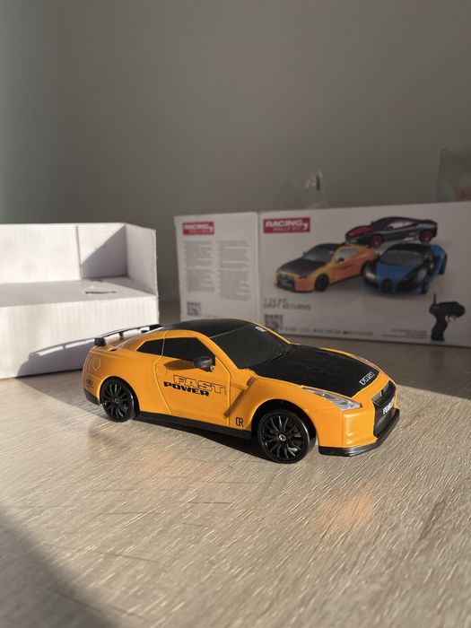 Машинка nissan на радіокеруванні