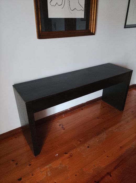 Mesa aparador com duas gavetas