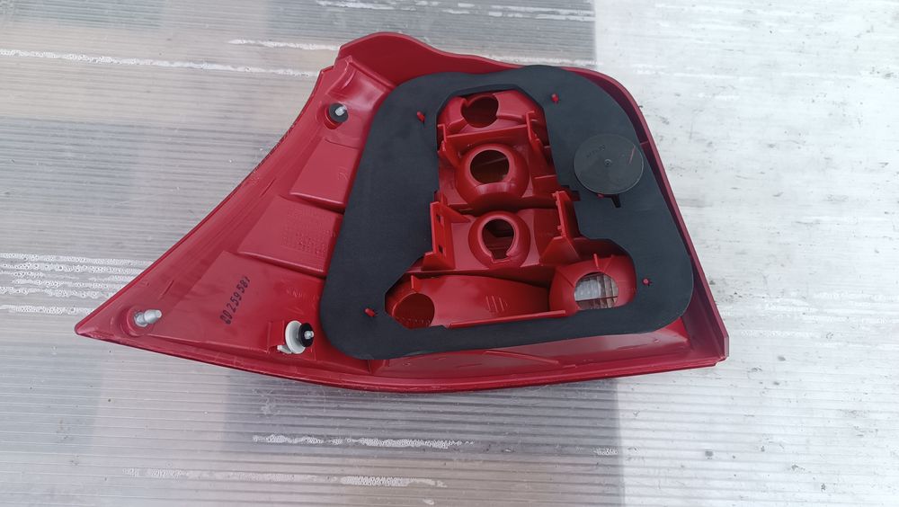 Vendo farolim direito de VW golf 4 ano 1998/2004